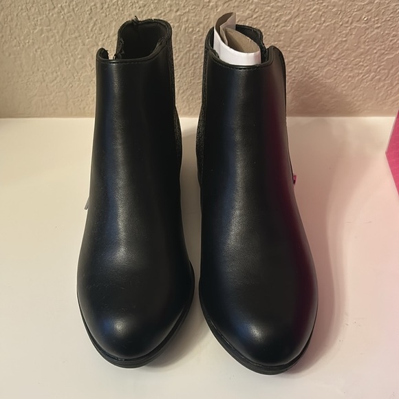 Girls brand new black ankle boots size 2. Brand new in the box from Kohls. - Picture 7 of 9